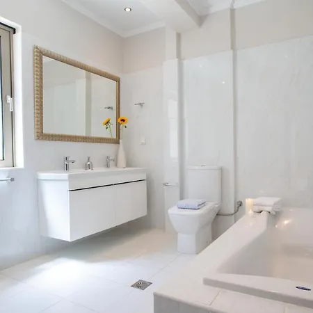 Lilaea نِكيانا