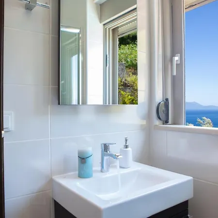 فيلة Lilaea نِكيانا